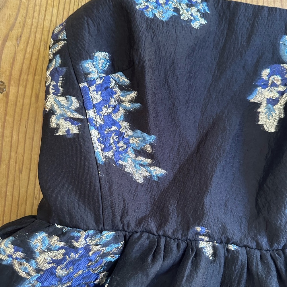ML Monique Lhuillier Floral Metallic Mini Dress
ML Monique Lhuillier NWOT - Picture 3 of 8